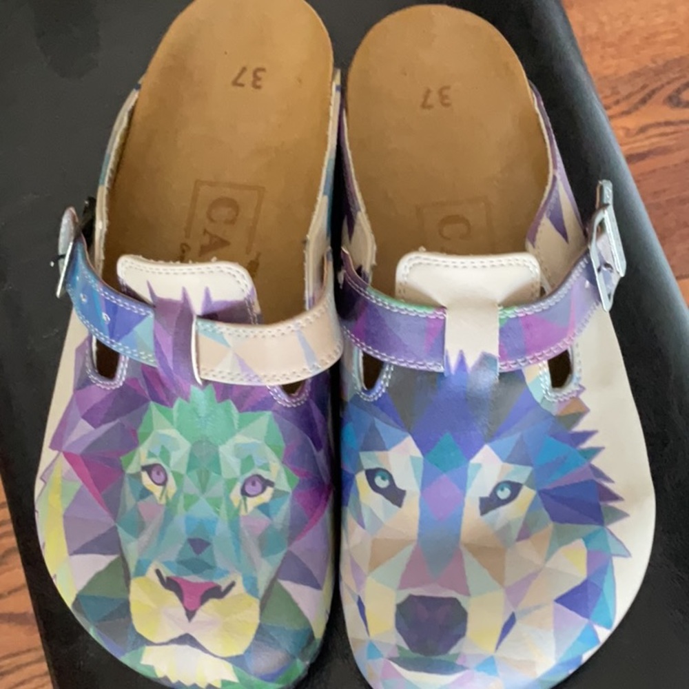 Wolf/ Lion leather mules from Calceo 37